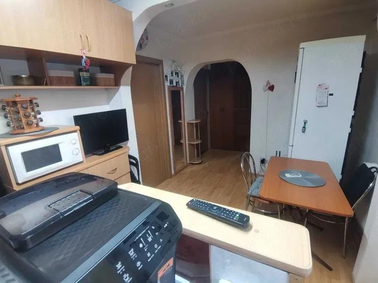 Apartament cu 3 camere decomandat în Traian