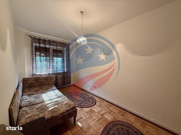 Apartament cu 3 camere decomandat în 1 Mai