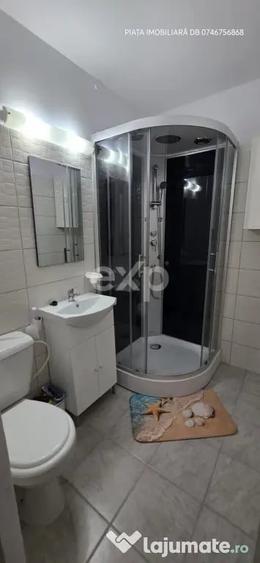 Apartament cu 3 camere semidecomandat în Micro 9
