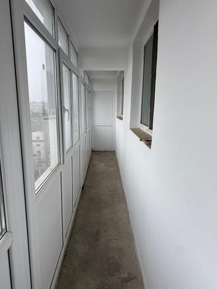 Apartament cu 3 camere decomandat în Berceni