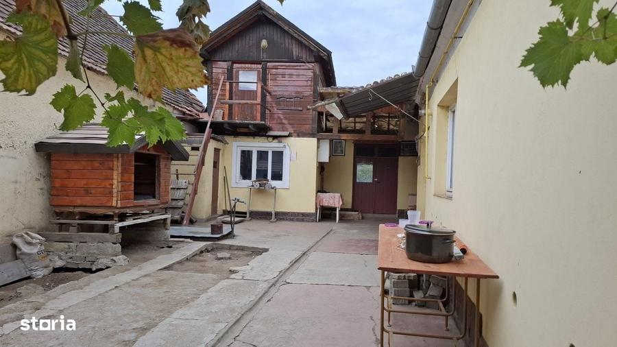 Casă cu 2 camere cu Teren 367 Mp în Central