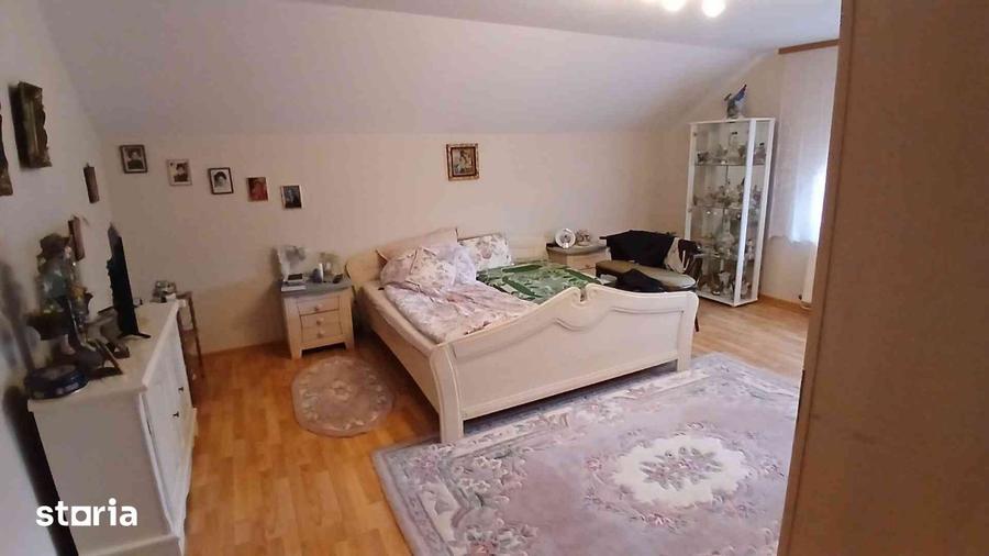 Casă cu 7 camere cu Teren 700 Mp în Caransebeș