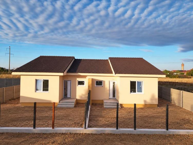 Duplex cu 3 camere cu Canalizare în Moșnița Nouă
