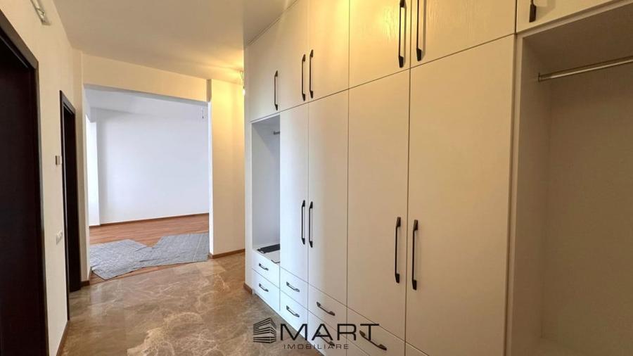 Apartament cu 4 camere decomandat în Lazaret