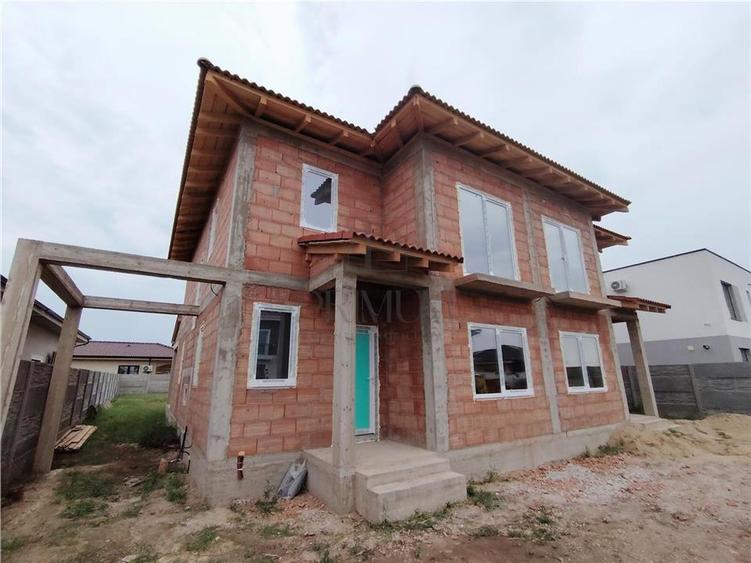 Duplex cu 4 camere cu Canalizare în Moșnița Nouă