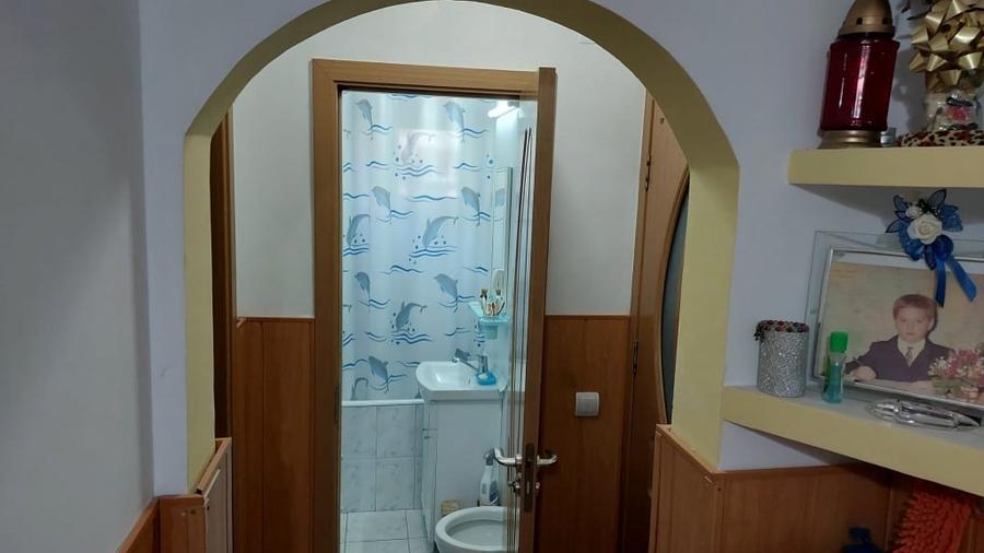 Apartament trei  camere renovat, zona Școala 1/8 Sud - 3