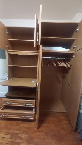 Inchiriez o camera intr-un apartament cu 3 camere - 6