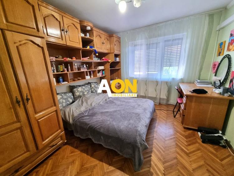 De inchiriat apartament 3 camere, zona Piata, Cetate - 4