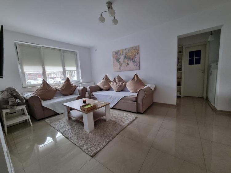 Vând apartament 2 camere parter stradal cartier pajura sector 1 - 5