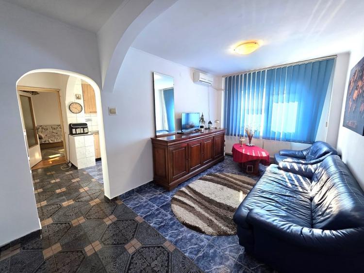 Apartament cu 4 camere semidecomandat în Brâncoveanu
