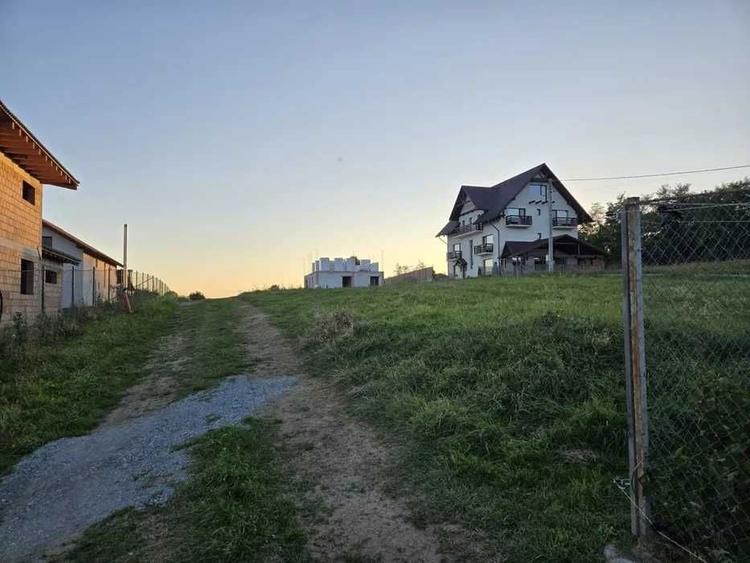 Vand teren cu utilitati pt constructie rezidentiala in Sovata - 1