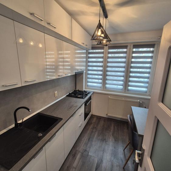 Vand/inchiriez in regim hotelier apartament 3 camere renovat recent - 2