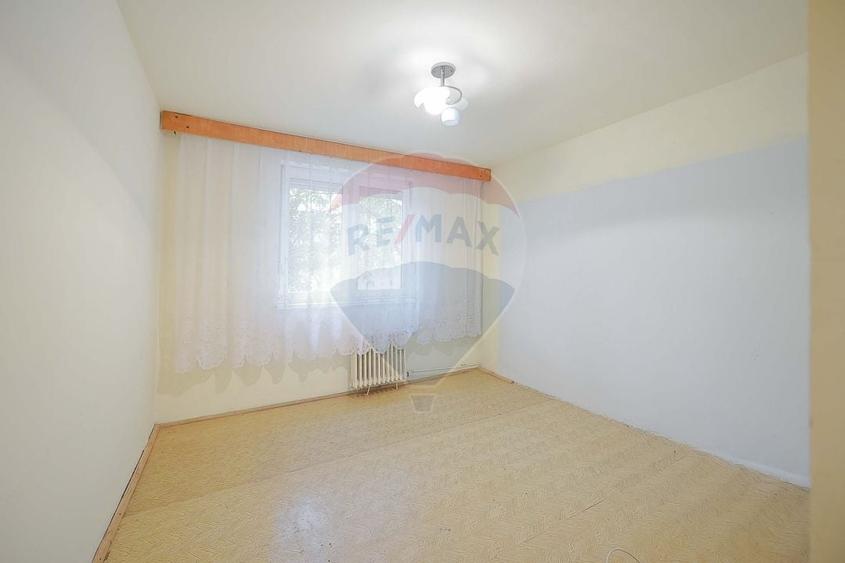 Apartament cu 3 camere de vanzare, in zona Rogerius - 10