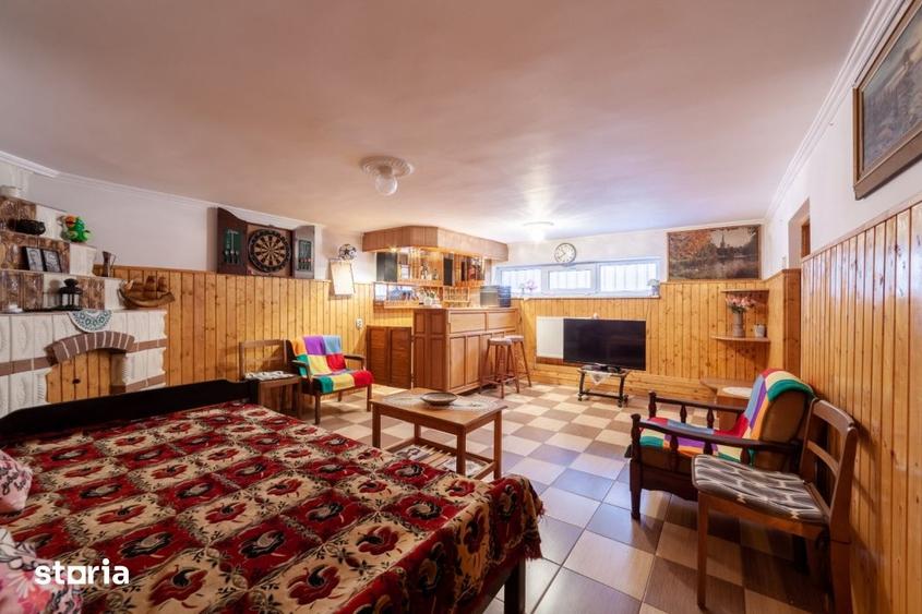 Casă cu 10 camere cu Teren 350 Mp în Exercițiu