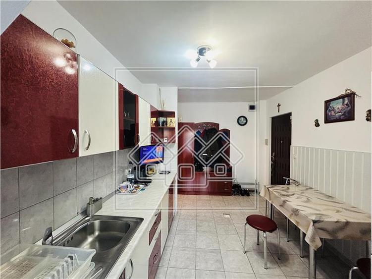 Apartament de vanzare in Sibiu - 2 camere, balcon si pivnita -Terezian - 2