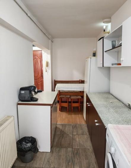 Garsonieră decomandată, mobilată în Cetate