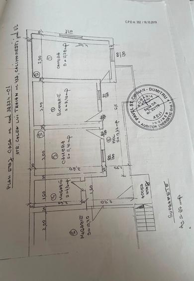 Casă individuală cu 5 camere cu Teren 1000 Mp în Central