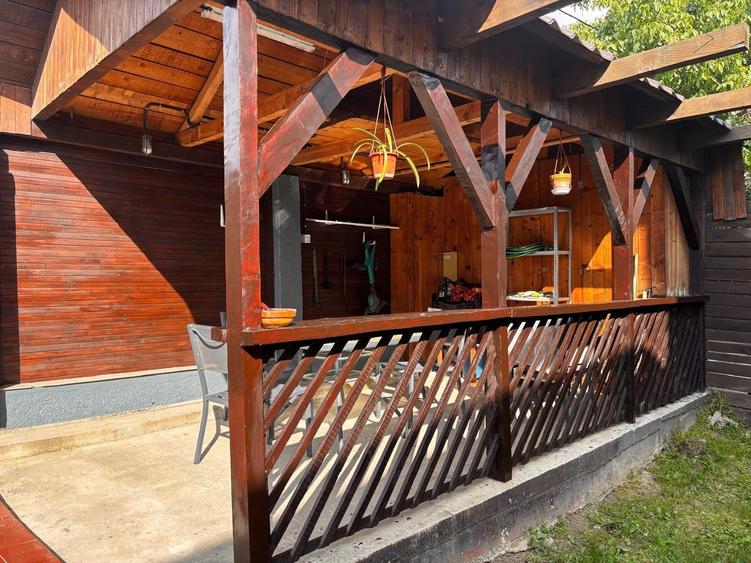 Casa Modernă, curte cu foișor-Mogoșoaia,  Șos. Bucuresti-Targoviste - 12