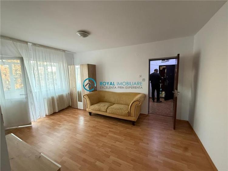 Royal Imobiliare - Inchiriere apartament 3 camere in zona Nord - 2