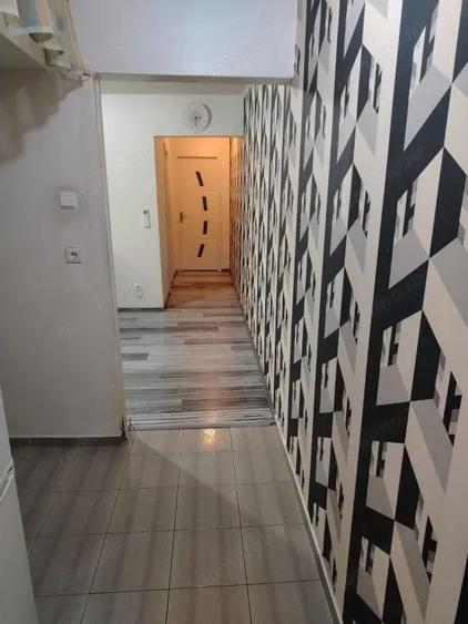 Apartament de vanzare 3 camere decomandat Et 4 Zona Hermes Rm Valcea - 3