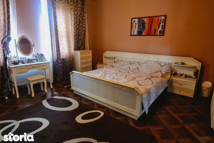 Vand casa 12 camere centrul comunei Pischia. - 15