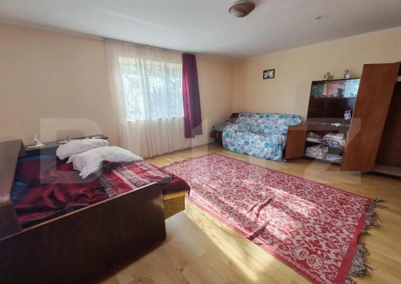 Casa familiala cu anexe gospoadaresti si teren in suprafata - 1