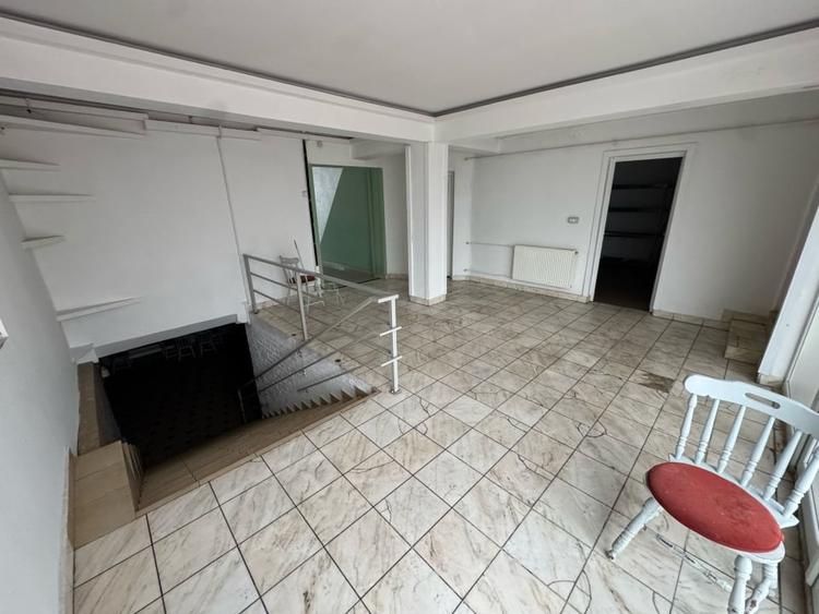 Spatiu comercial, 233mp, D+P, 6 incaperi, cartier Brazda, zona Amaradia - 2