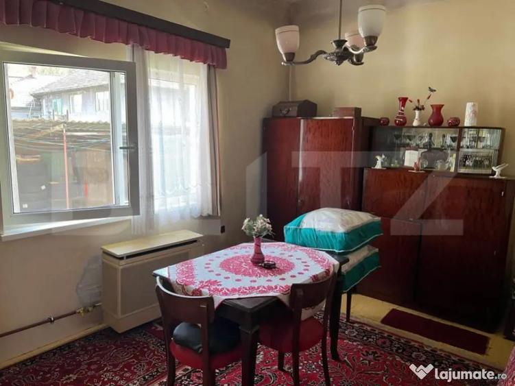 Casa tradi?ionala de vanzare cu 3 camere, 877 mp, zona se - 2