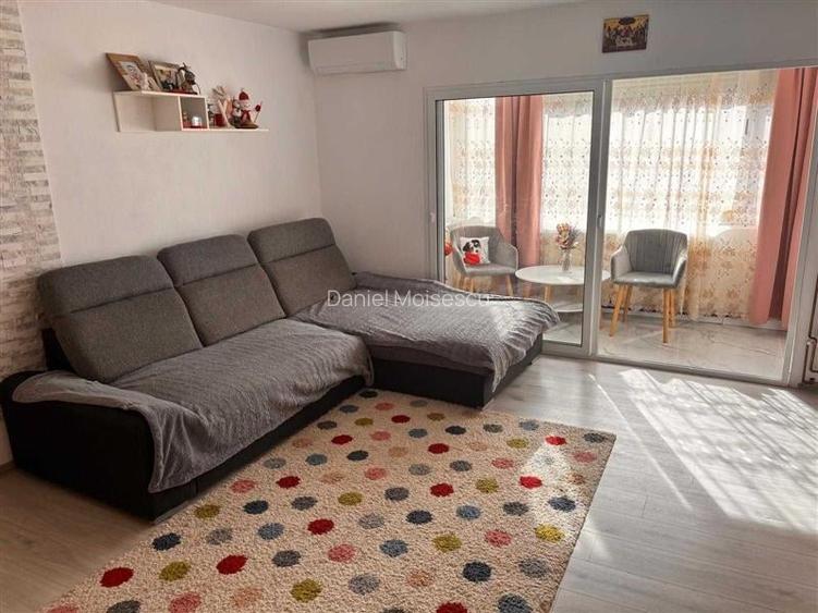 Model mare, mobilat si utilat linga Shopping City Model mare, mobilat si utilat linga Shopping City