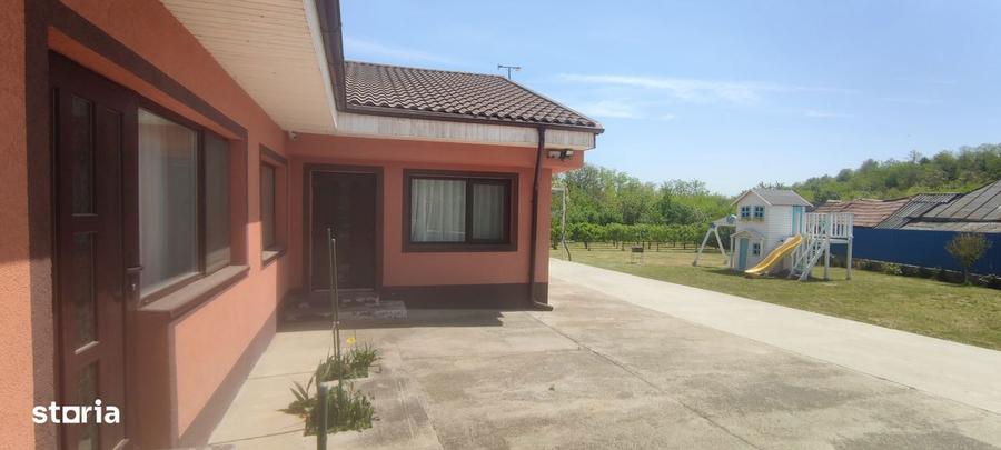 Casa renovata, utilitati complete (Gaz) + 1900 mp teren Scurta, BC - 20