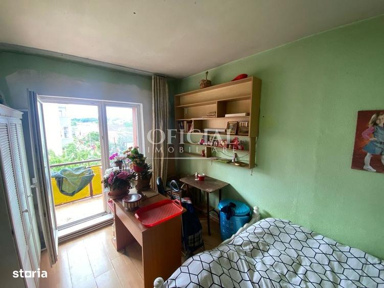 Apartament cu 4 camere decomandat în Central