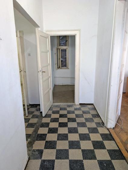Vand apartament cu 3 camere pe Str Independentei - 3