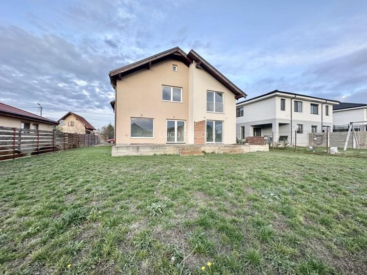 Duplex cu 3 camere si 3 bai la cheie - Mosnita