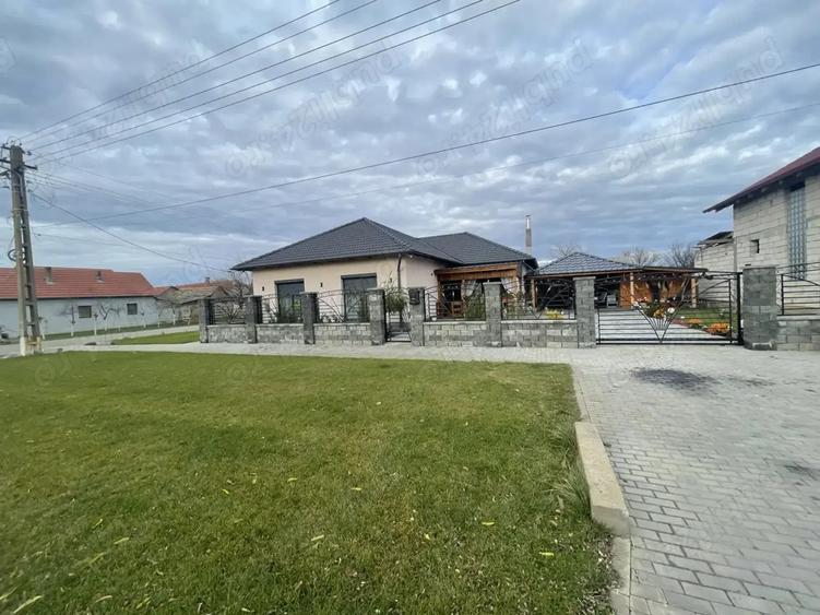 De vanzare Casa spa?ioasa ?i eleganta in zona Nadlac, jud. Arad - 10