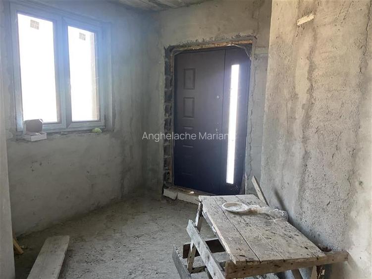 Casa de vanzare in sat  Botarlau , parter si mansarda cu suprafata de 242 mp , t