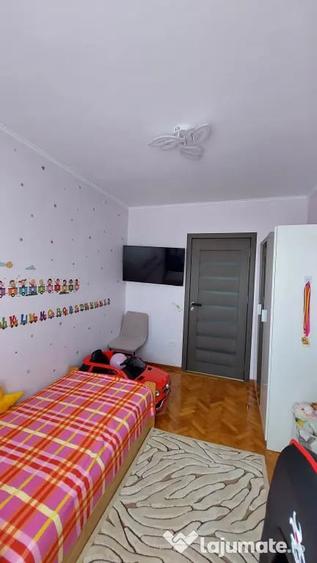 Apartament 3 camere, Vedere panoramica spre Mun?ii Macin si Podul peste Dunare - 13