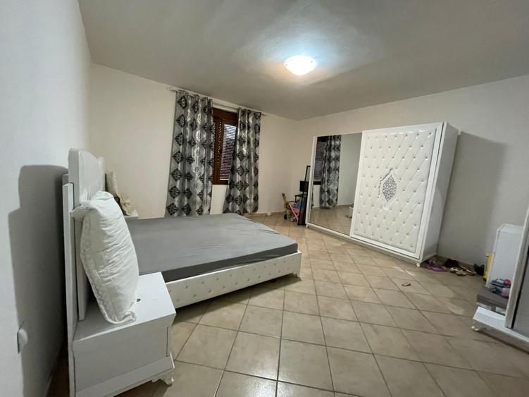 Vând  Casă de vânzare pe două niveluri, independentă, 184 mp la parter, cu mansa - 9