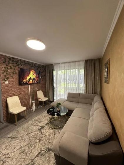 Apartament cu 3 camere, etajul 2/4, zona Podu Ros - 2