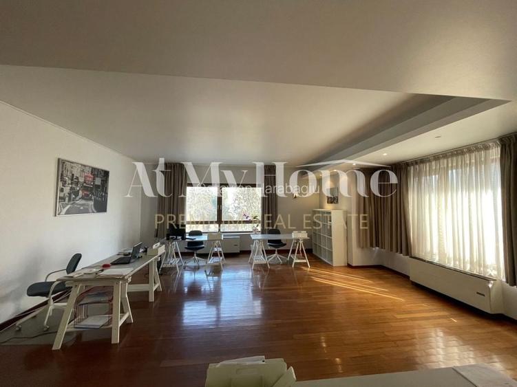 Apartament spatios si luminos cu 3 camere, nemobilat, office/rezidential Apartament spatios si luminos cu 3 camere, nemobilat, office/rezidential