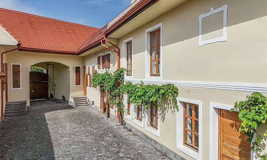 Casa saseasca cu teren generos - 5