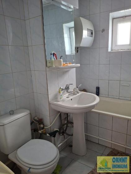 FAR, de vanzare 3 camere, decomandat, etaj 1, gaze - 5