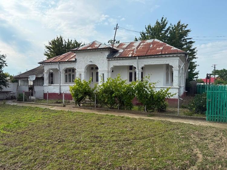 Casă 3 camere + anexe, teren 1700 mp, zona liniștită – Slobozia Ciorăști - 1