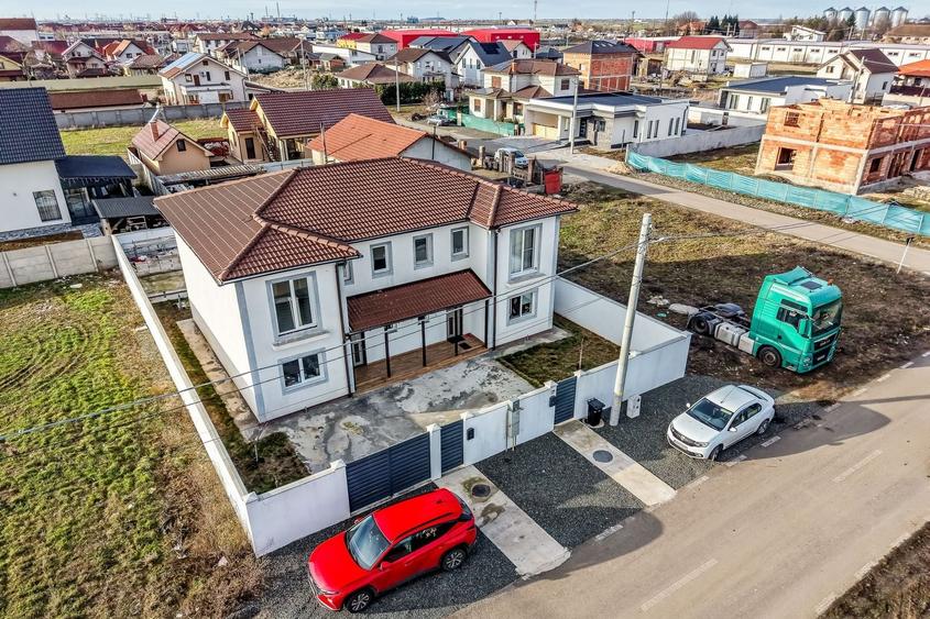 Doua case de vanzare la pret de una in Vladimirescu cartierul Florilor - 1