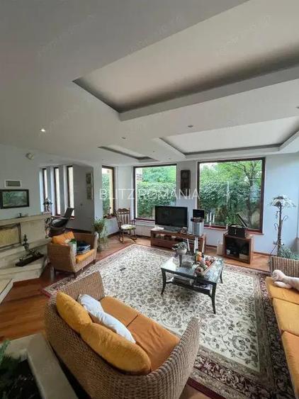 Casa P+1, cu Piscina si Garaj Dublu, 340 mp, 17 ari teren, zona Grivitei Casa P+1, cu Piscina si Garaj Dublu, 340 mp, 17 ari teren, zona Grivitei