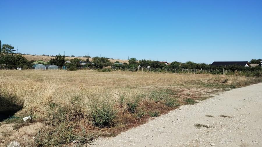 PRET REDUS Teren intr. în centrul satului Brebeni, lângă Slatina. - 8