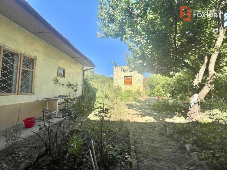 Casa de vanzare la curte comuna Zona Lunei - COMISION 0% - 15