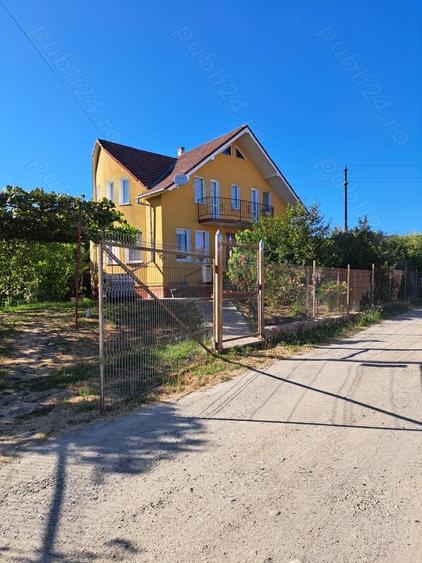 Casa-Vila ultrafinisata in regim D+P+E cu toate utilitatile pe 900 mp,teren - 1