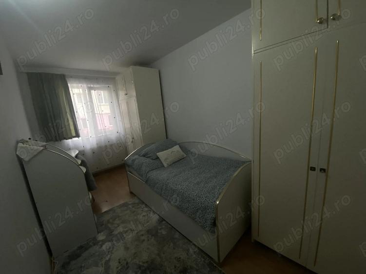 DE VANZARE: Apartament 3 camere Zarnesti - 2