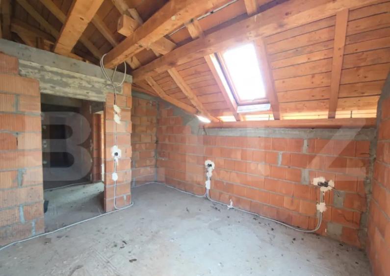 Teren 10 ari cu casa la ro?u 240 mp cu plus garajValea - 9