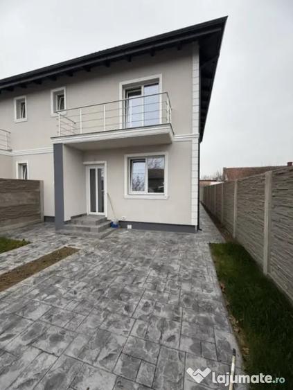 Casă cu 4 camere cu Teren 16 Mp în Utvin
